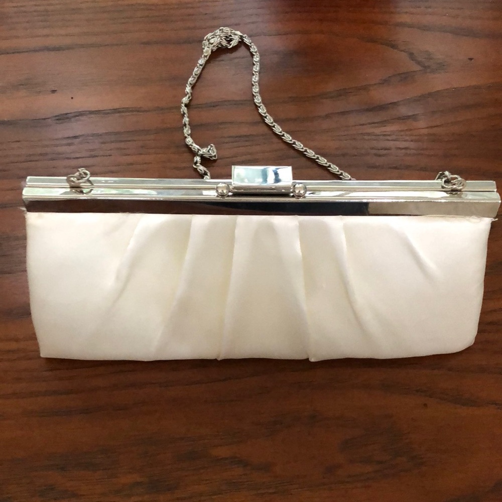 Jessica McClintock cream satin Clutch.